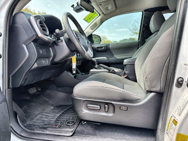 Used 2020 Toyota Tacoma SR5 RWD image 12