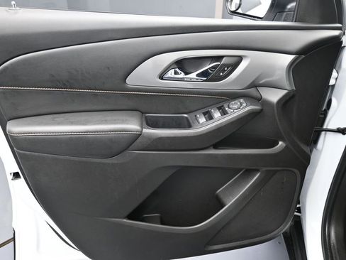 Used 2021 Chevrolet Traverse LS image 12