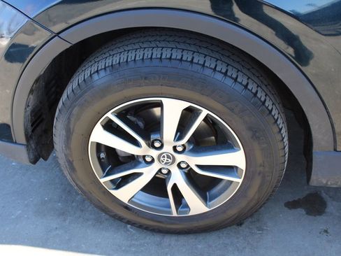 Used 2018 Toyota RAV4 XLE image 12