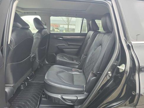 Used 2020 Toyota Highlander Platinum image 16