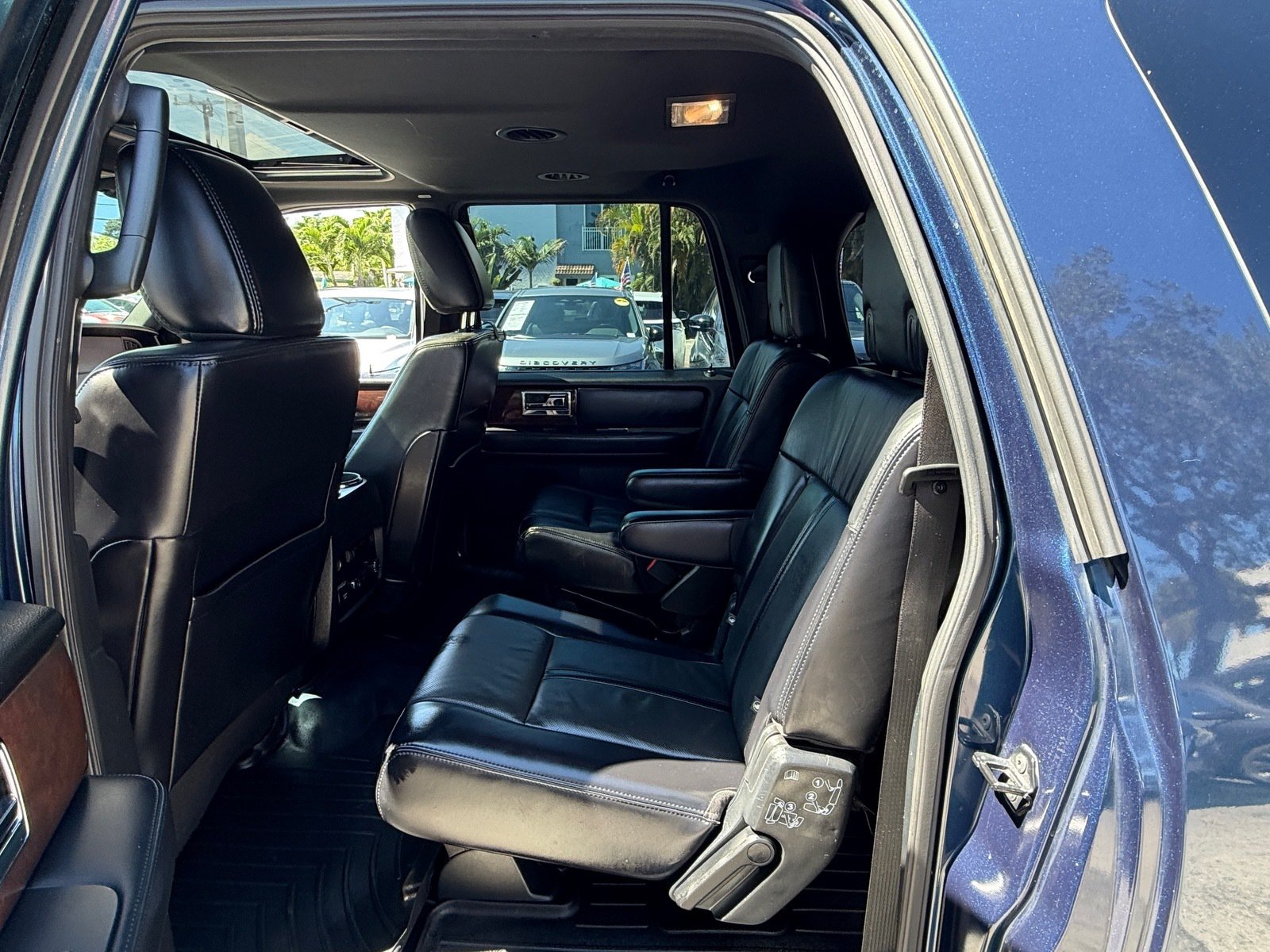 Used 2017 Lincoln Navigator L Select RWD image 10