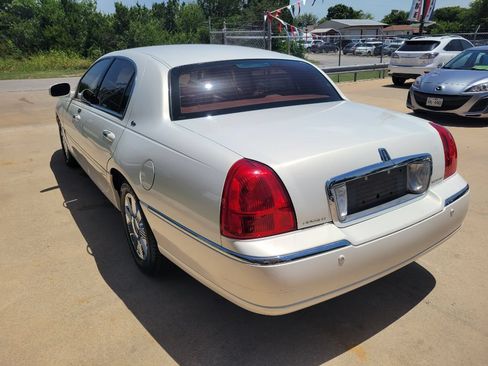 Used 2003 Lincoln Town Car Cartier RWD image 5