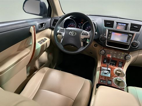 Used 2013 Toyota Highlander Limited AWD/4WD image 28