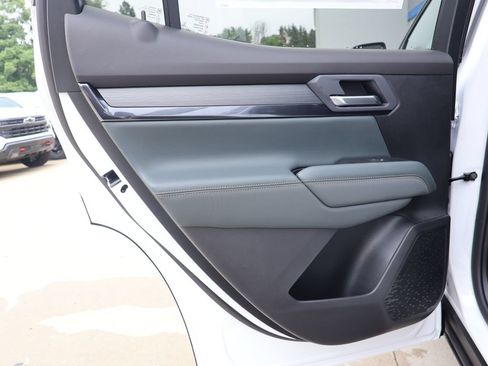 New 2027 GMC Terrain AT4 w/ Convenience Package III AWD/4WD image 24