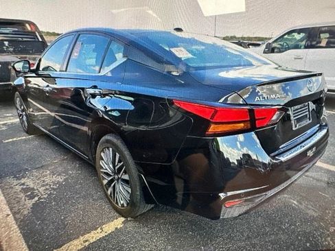 Used 2023 Nissan Altima 2.5 SV AWD/4WD image 8