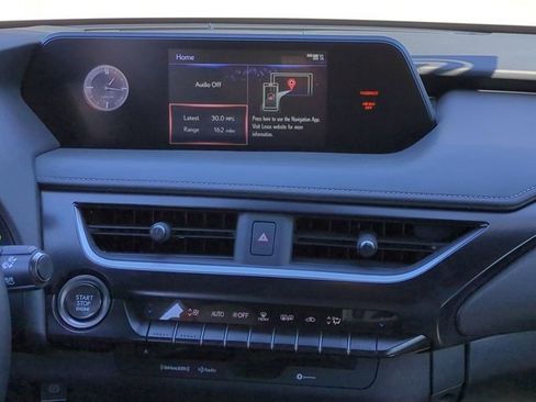 Used 2021 Lexus UX 200 image 17