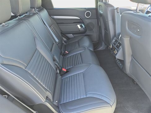 Used 2025 Land Rover Discovery Dynamic SE image 11