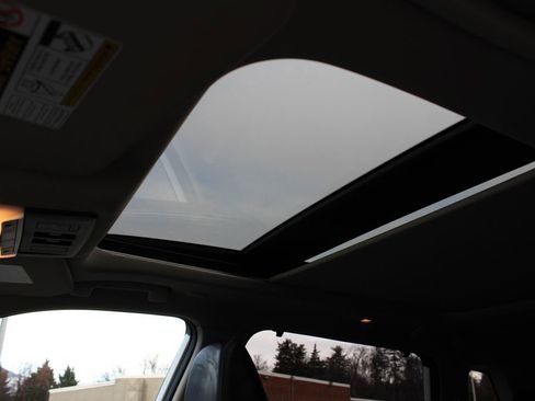 Used 2022 Nissan Rogue Platinum w/ Head-Up Display Package image 19