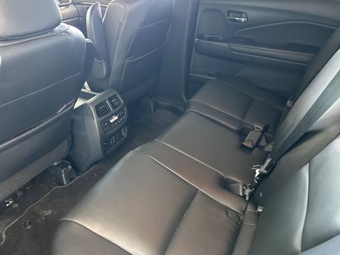 Used 2021 Honda Pilot Touring image 12