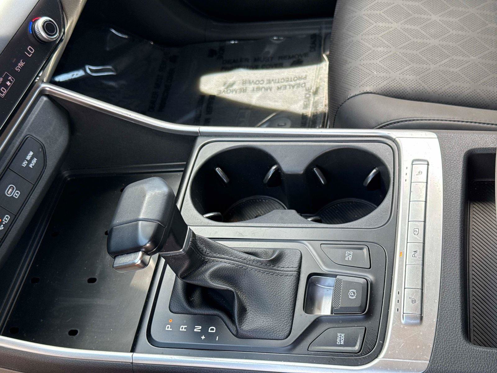 Used 2025 Kia Carnival FWD image 26