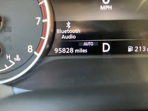 Used 2021 Nissan Rogue SV image 9