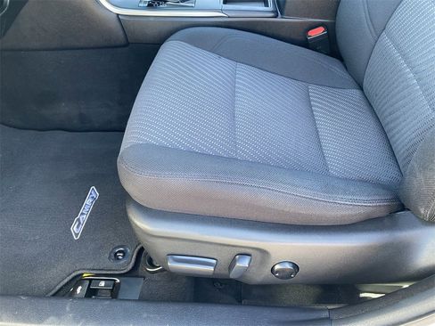 Used 2017 Toyota Camry LE image 18