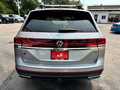 Used 2024 Volkswagen Atlas SE AWD/4WD image 4