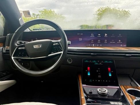 Certified 2025 Cadillac Escalade Sport Platinum AWD/4WD image 19