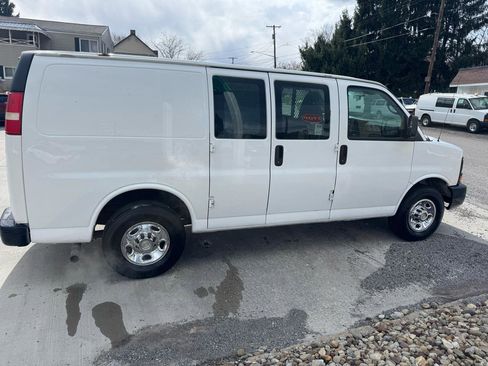 Used 2011 Chevrolet Express 2500 image 6