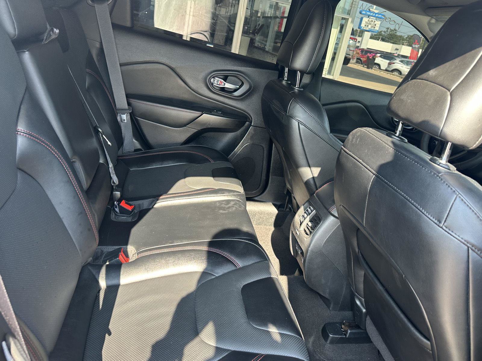 Used 2022 Jeep Cherokee Trailhawk w/ Premium Leather Package AWD/4WD image 25