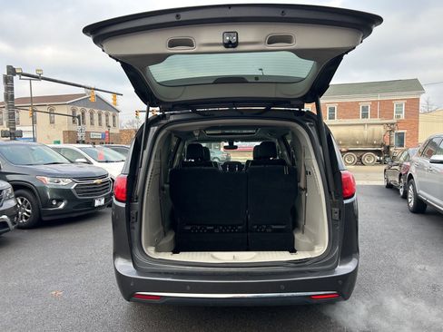 Used 2019 Chrysler Pacifica Limited w/ Tire & Wheel Group image 12