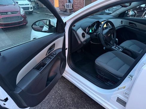 Used 2015 Chevrolet Cruze LT FWD image 10