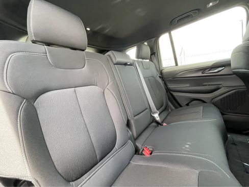 New 2025 Jeep Grand Cherokee Laredo w/ Luxury Tech Group I image 27