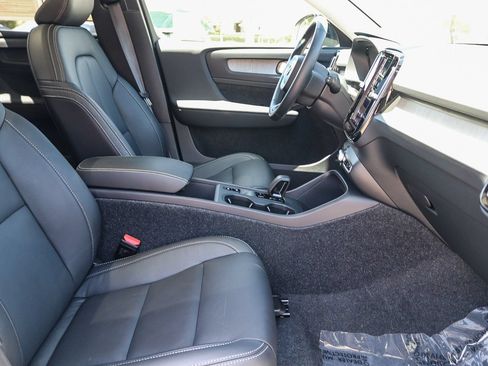 Certified 2026 Volvo XC40 B4 Core FWD image 18