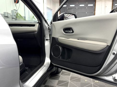 Used 2016 Honda HR-V EX image 7