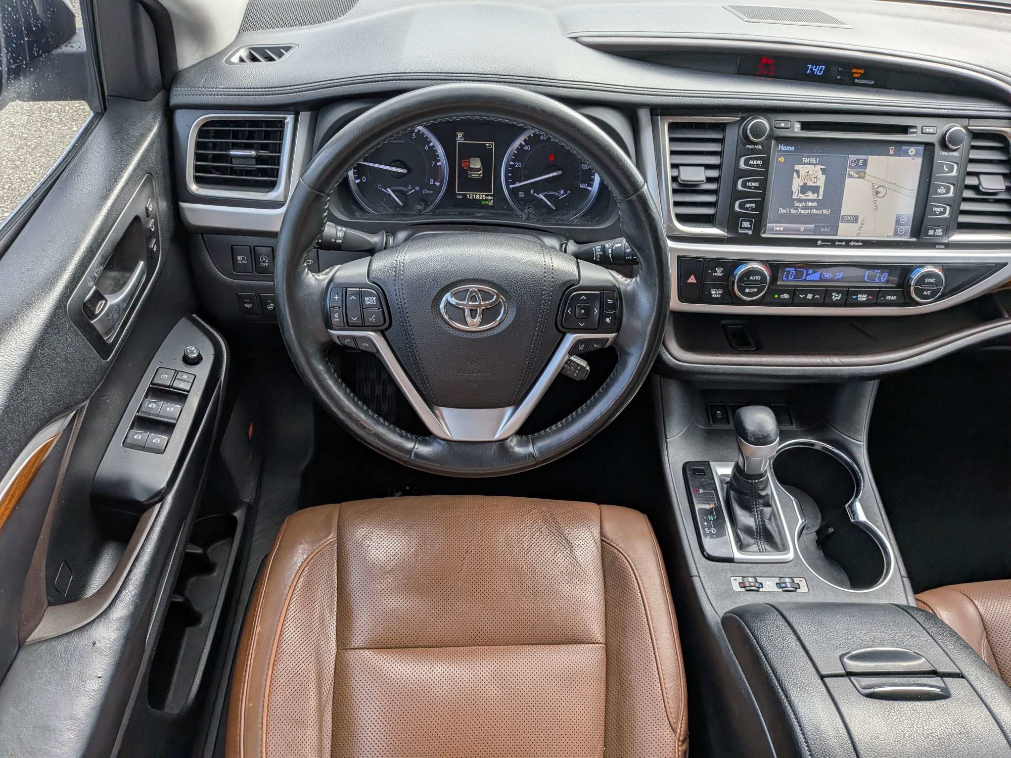 Used 2018 Toyota Highlander Limited Platinum FWD image 18
