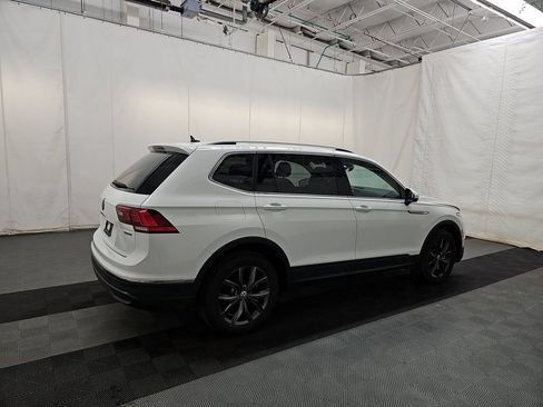 Used 2024 Volkswagen Tiguan SE w/ Panoramic Sunroof Package AWD/4WD image 4