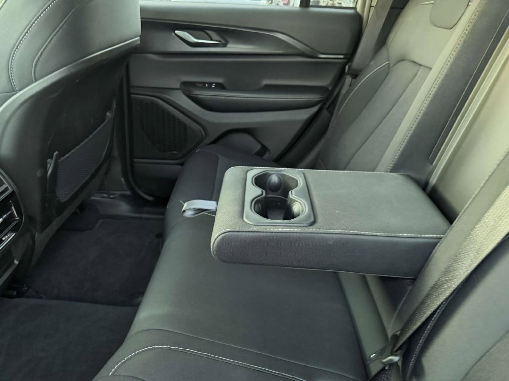 Used 2025 Jeep Grand Cherokee Laredo X AWD/4WD image 21