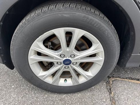 Used 2017 Ford Escape SE w/ Equipment Group 201A AWD/4WD image 16