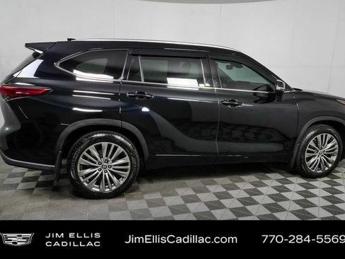 Used 2021 Toyota Highlander Platinum AWD/4WD image 2