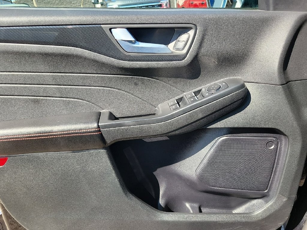 Used 2025 Ford Escape ST-Line AWD/4WD image 16