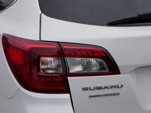 Used 2019 Subaru Outback 2.5i Premium image 17