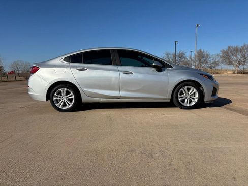 Used 2019 Chevrolet Cruze LT FWD image 23