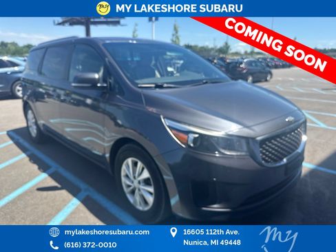Used 2017 Kia Sedona LX w/ LX Essentials Premium Package FWD image 1