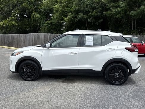 Used 2023 Nissan Kicks SV w/ Exterior Package FWD image 2