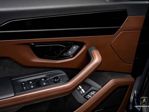 Used 2025 Lamborghini Urus SE image 20