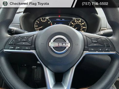 Used 2025 Nissan Altima 2.5 SV FWD image 11