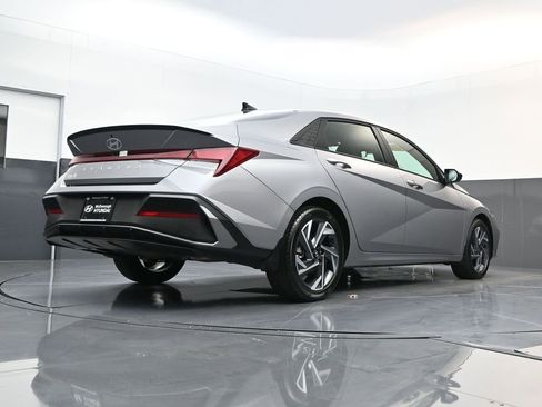 Certified 2025 Hyundai Elantra Sport image 23