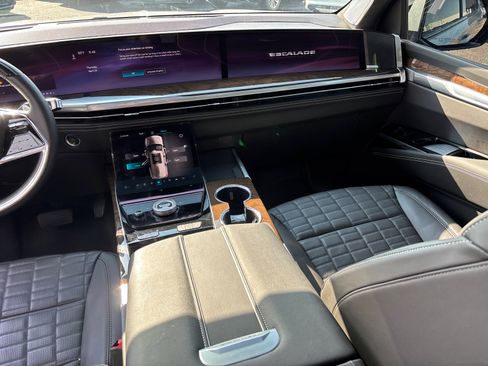 Used 2025 Cadillac Escalade Sport Platinum AWD/4WD image 31