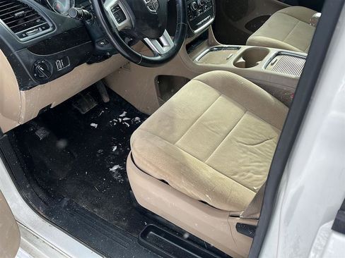 Used 2013 Dodge Grand Caravan SXT w/ UConnect Hands-Free Group image 3