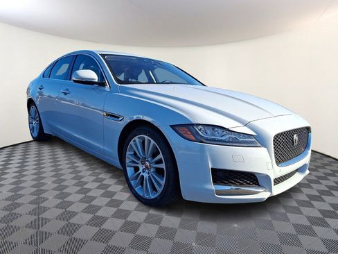 Used 2020 Jaguar XF Premium image 7