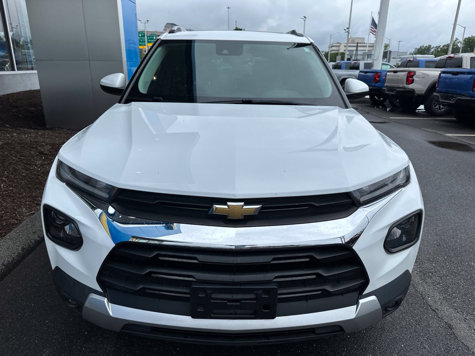 Used 2021 Chevrolet TrailBlazer LT w/ Sun and Liftgate Package AWD/4WD image 2