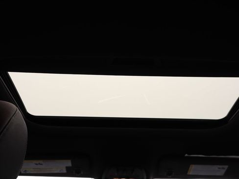 Used 2024 Chevrolet Trax RS w/ Sunroof Package FWD image 24