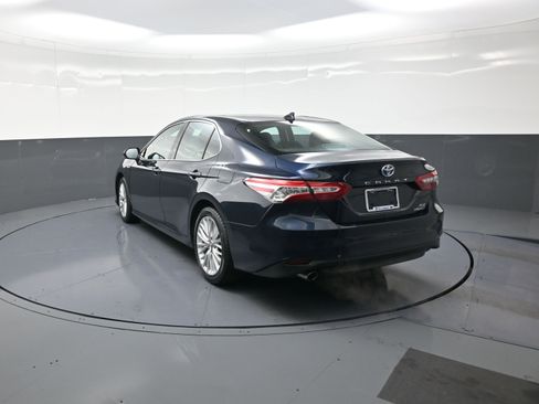 Used 2020 Toyota Camry XLE image 5
