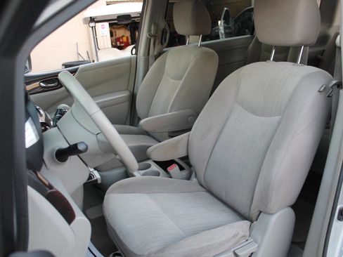 Used 2015 Nissan Quest SV image 18