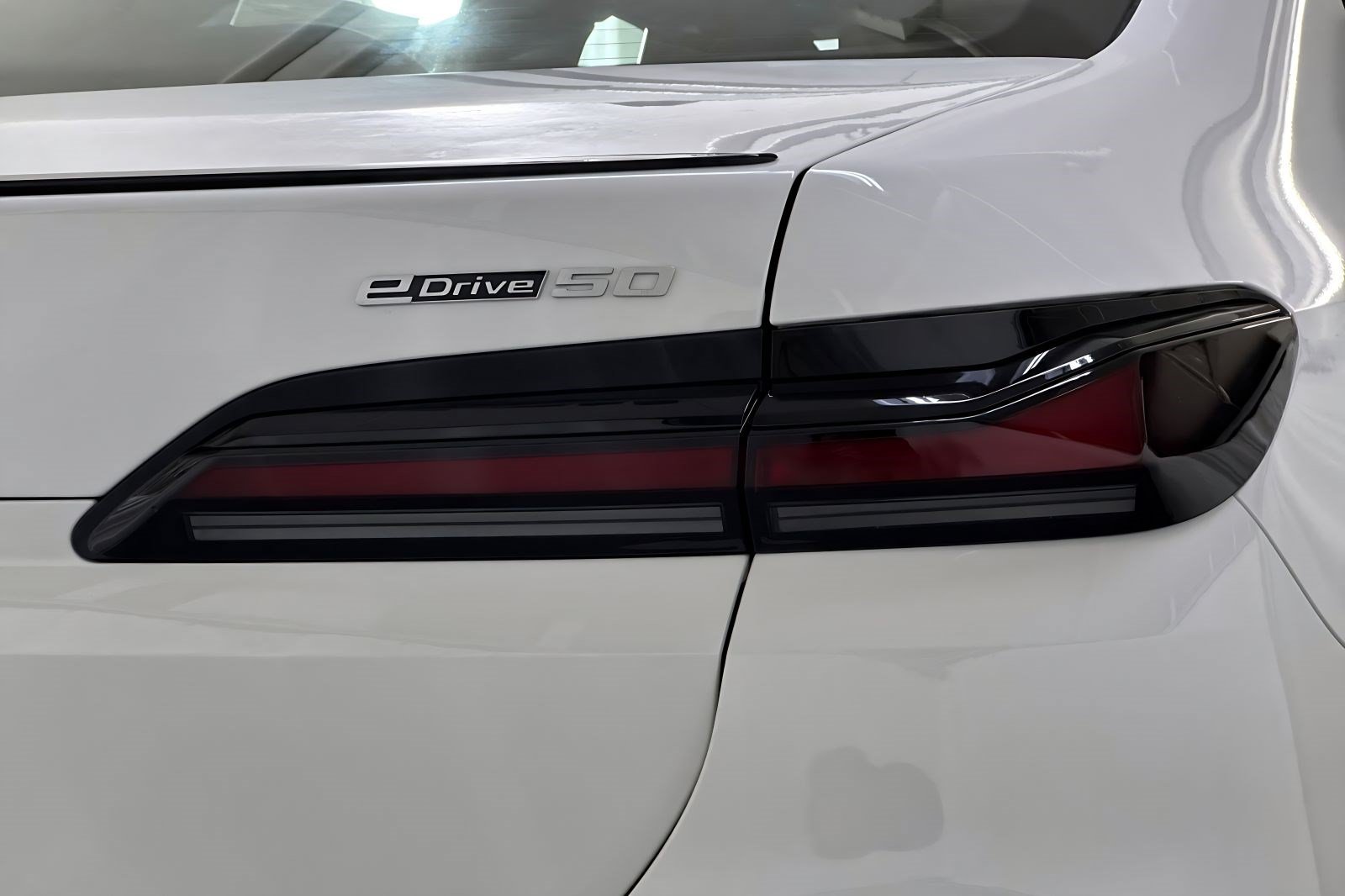 Used 2026 BMW i7 xDrive60 w/ M Sport Package RWD image 25