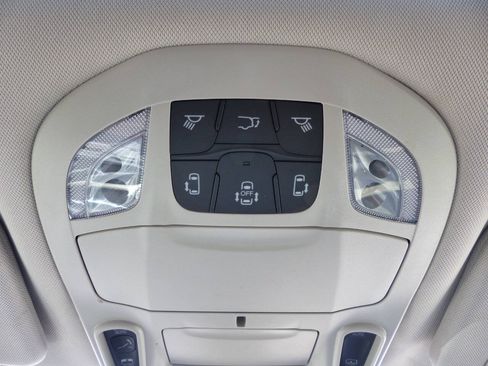 Used 2020 Chrysler Pacifica Limited FWD image 34
