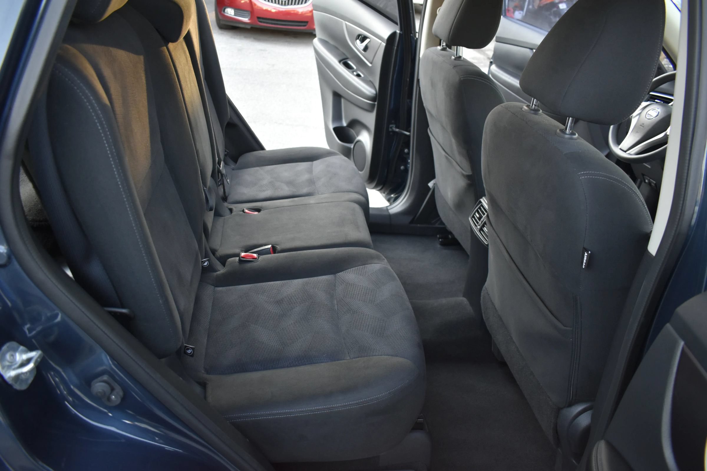 Used 2015 Nissan Rogue SV FWD image 15