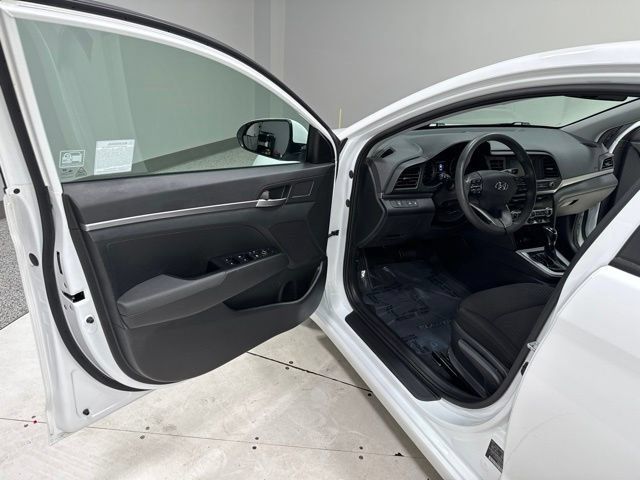 Used 2020 Hyundai Elantra SE w/ Cargo Package (C1) FWD image 7
