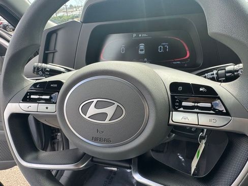 Certified 2024 Hyundai Elantra SE FWD image 30